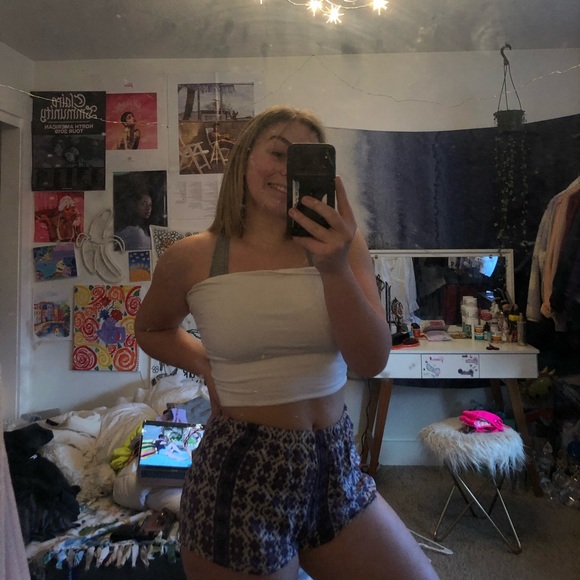 brandy melville flowy shorts - Picture 2 of 2